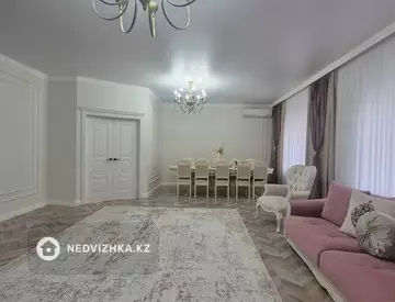 4-комнатная квартира, этаж 1 из 5, 198 м²