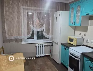 3-комнатная квартира, этаж 4 из 9, 67 м², на длительный срок