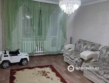 3-комнатная квартира, этаж 4 из 9, 67 м², на длительный срок