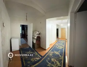 4-комнатная квартира, этаж 3 из 3, 102 м²