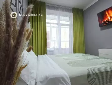 1-комнатная квартира, этаж 10 из 10, 40 м², по часам