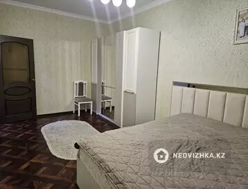 2-комнатная квартира, этаж 4 из 5, 71 м²