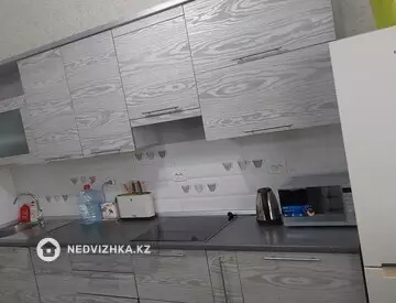 1-комнатная квартира, этаж 2 из 17, 42 м², посуточно