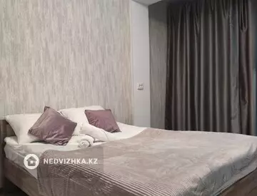 1-комнатная квартира, этаж 4 из 10, 37 м², посуточно