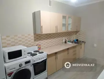 1-комнатная квартира, этаж 8 из 13, 32 м²