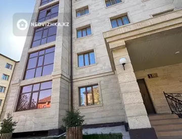 2-комнатная квартира, этаж 1 из 5, 64 м², на длительный срок