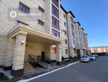 2-комнатная квартира, этаж 1 из 5, 64 м², на длительный срок
