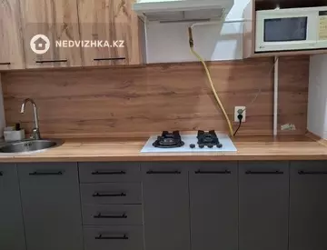 1-комнатная квартира, этаж 3 из 5, 45 м², посуточно