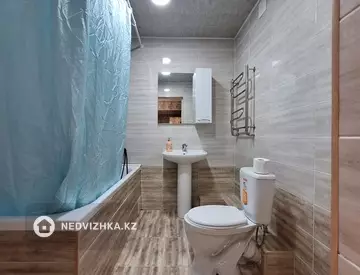 2-комнатная квартира, этаж 4 из 10, 65 м², посуточно