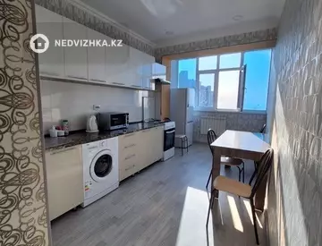 2-комнатная квартира, этаж 4 из 10, 65 м², посуточно