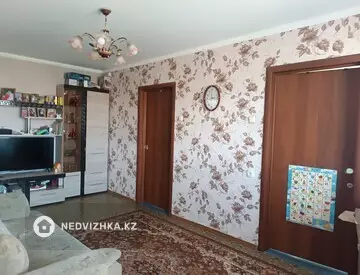 4-комнатная квартира, этаж 4 из 5, 61 м²