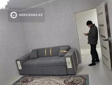 1-комнатная квартира, этаж 8 из 8, 42 м², на длительный срок