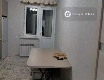 1-комнатная квартира, этаж 8 из 8, 42 м², на длительный срок