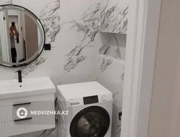 2-комнатная квартира, этаж 4 из 17, 68 м², посуточно