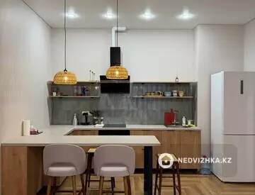 2-комнатная квартира, этаж 3 из 9, 65 м², на длительный срок