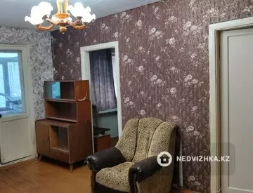 4-комнатная квартира, этаж 4 из 5, 62 м²