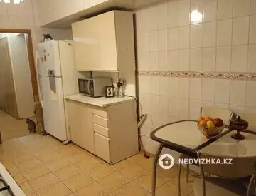 4-комнатная квартира, этаж 3 из 12, 101 м²