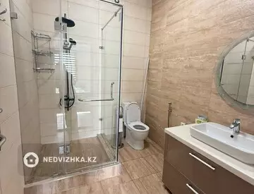3-комнатная квартира, этаж 6 из 8, 140 м², на длительный срок
