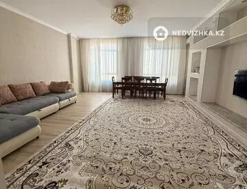 3-комнатная квартира, этаж 6 из 8, 140 м², на длительный срок