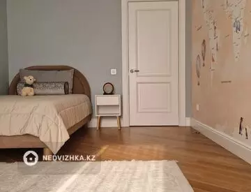 1-комнатная квартира, этаж 9 из 10, 135 м²