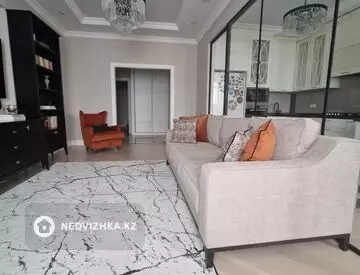 1-комнатная квартира, этаж 9 из 10, 135 м²