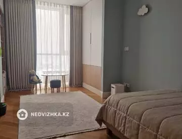 1-комнатная квартира, этаж 9 из 10, 135 м²