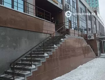 Офисное помещение, этаж 1 из 1, в жилом доме, 12 м²