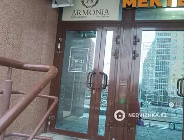 Офисное помещение, этаж 1 из 1, в жилом доме, 12 м²