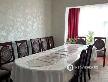4-комнатная квартира, этаж 4 из 5, 80 м²
