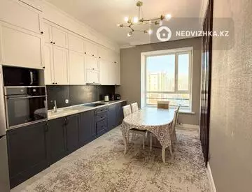 3-комнатная квартира, этаж 7 из 8, 90 м²