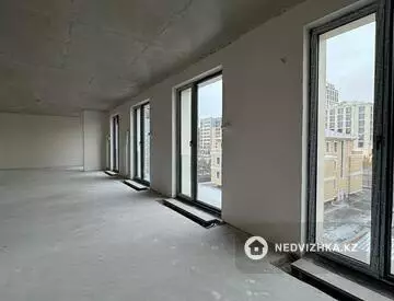 6-комнатная квартира, этаж 3 из 7, 214 м²