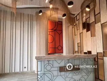 6-комнатная квартира, этаж 3 из 7, 214 м²