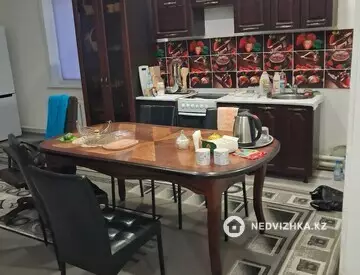 3-комнатный дом, 4 соток, 300 м², на длительный срок