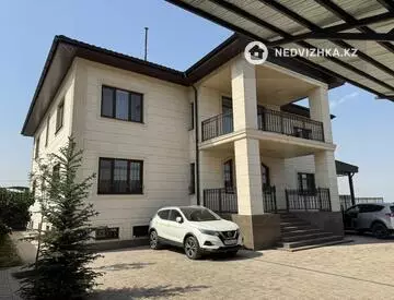 15-комнатный дом, 12 соток, 676 м²