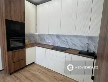 4-комнатная квартира, этаж 9 из 9, 100 м²