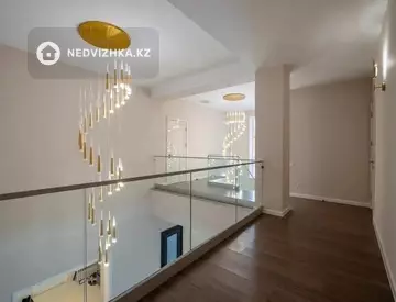 7-комнатный дом, 10 соток, 560 м²