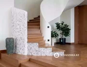 7-комнатный дом, 13 соток, 800 м²