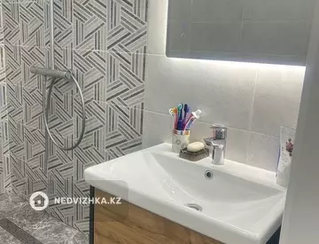 4-комнатная квартира, этаж 1 из 12, 117 м²