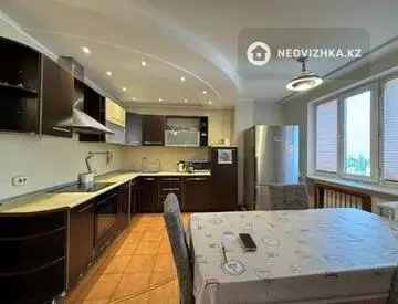 3-комнатная квартира, этаж 9 из 10, 82 м²