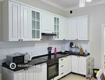 3-комнатная квартира, этаж 8 из 9, 96 м², на длительный срок
