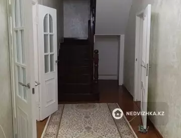 5-комнатный дом, 8 соток, 208 м²