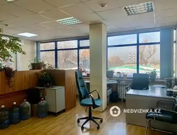 Здание, 4 этажа, 1 624 м²