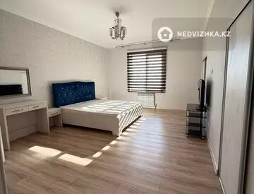 3-комнатная квартира, этаж 6 из 8, 140 м², на длительный срок