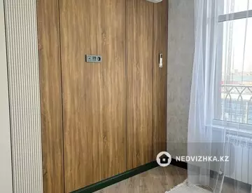 2-комнатная квартира, этаж 7 из 12, 64 м², на длительный срок