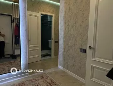 2-комнатная квартира, этаж 4 из 12, 64 м², на длительный срок