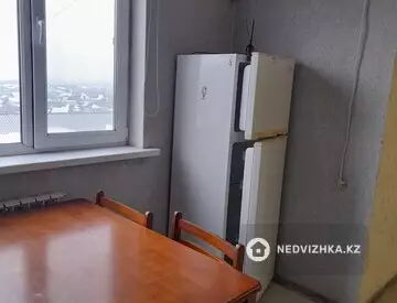 1-комнатная квартира, этаж 8 из 10, 37 м², на длительный срок