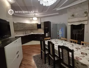 4-комнатная квартира, этаж 4 из 7, 160 м²