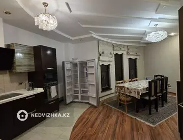 4-комнатная квартира, этаж 4 из 7, 160 м²