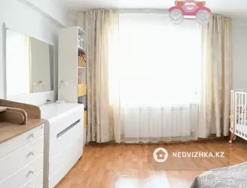 4-комнатная квартира, этаж 2 из 5, 82 м²