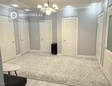 3-комнатная квартира, этаж 8 из 12, 100 м²